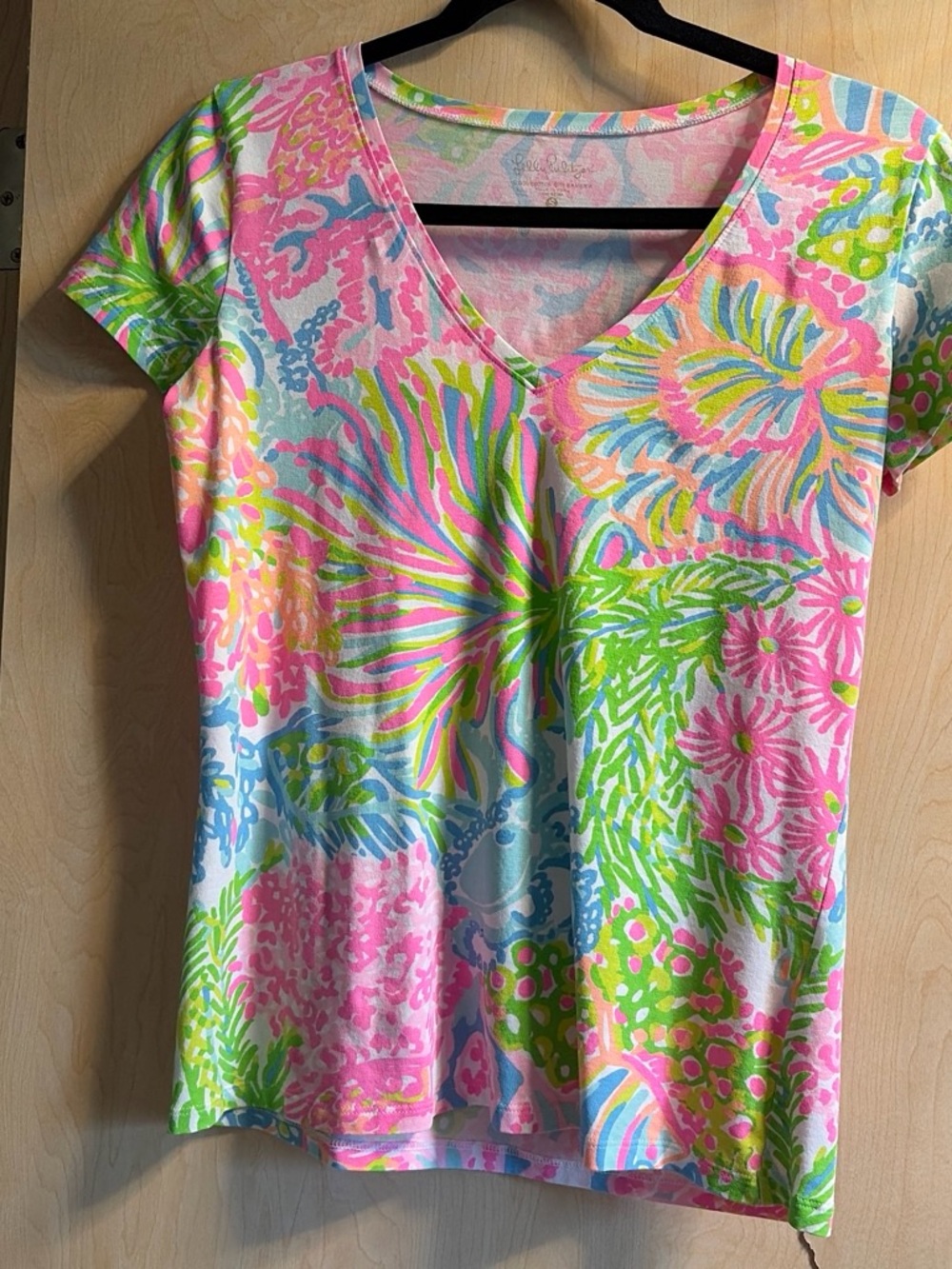Lilly Pulitzer V-Neck Floral Tropical Print Tee in Pink, Green & Blue